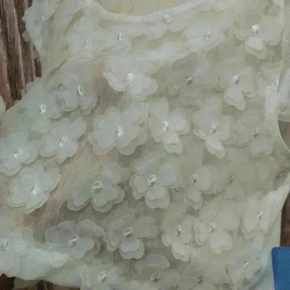 White Shear Floral Top - Picture 5 of 5